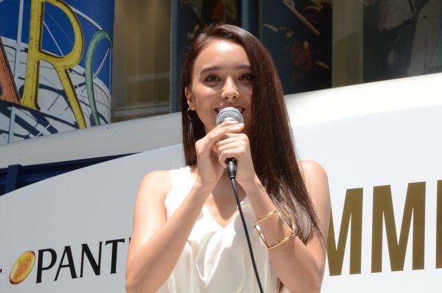 モデル・石田ニコル　今夏はサーフィンに挑戦してライフセーバーにレスキューされたい　画像ギャラリー（9枚目）