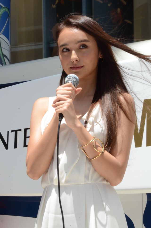 モデル・石田ニコル　今夏はサーフィンに挑戦してライフセーバーにレスキューされたい　画像ギャラリー（14枚目）