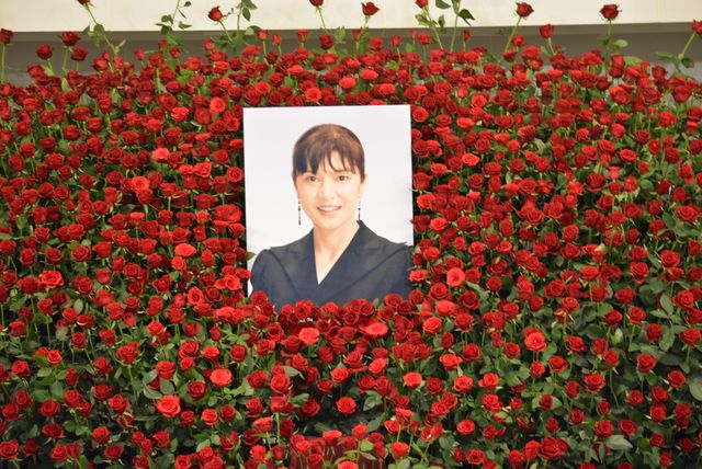 女優・中川安奈さんのお別れ会に、堤真一、長谷川博己ら約550人が参列　画像ギャラリー（5枚目）