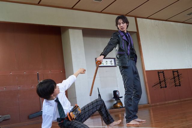 「仮面ライダーガッチャード」りんねのアクションも！第3話場面カット（5枚目）