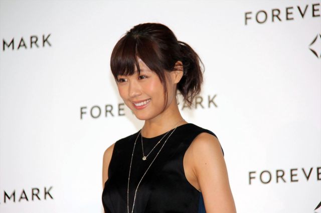 有村架純、大人セクシードレスにダイヤモンドがキラリ！フォトギャラリー（2枚目）