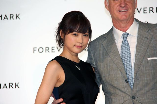 有村架純、大人セクシードレスにダイヤモンドがキラリ！フォトギャラリー（8枚目）