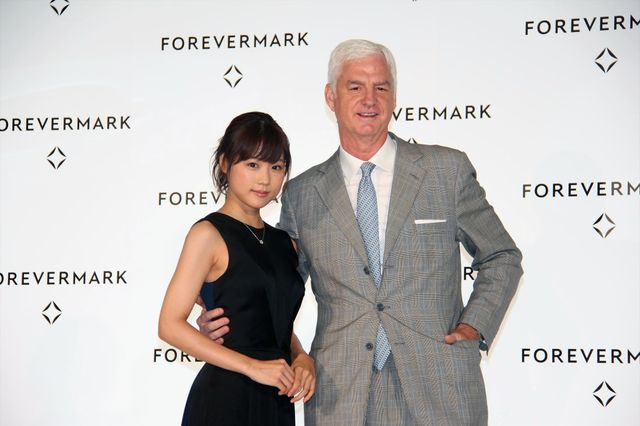 有村架純、大人セクシードレスにダイヤモンドがキラリ！フォトギャラリー（9枚目）