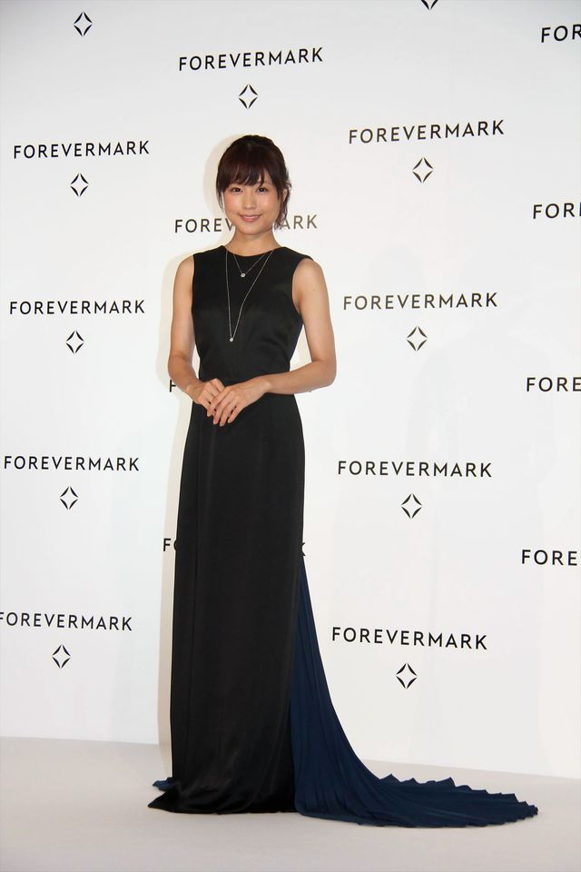 有村架純、大人セクシードレスにダイヤモンドがキラリ！フォトギャラリー（17枚目）