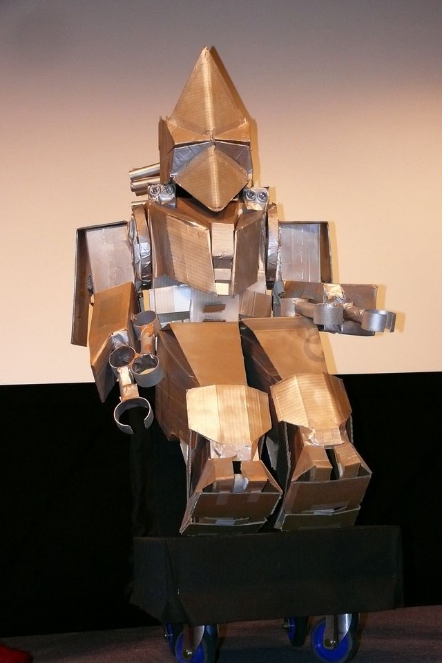 スパイダーマン好きのゴールデンボンバー・喜屋武「スパイダーマンになったら、やっぱり人を助けたい」　画像ギャラリー：フォトギャラリー