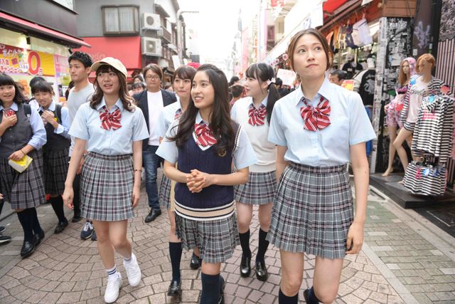 土屋太鳳、やっぱりスタイルいい～！かわいい制服ショット　『兄に愛されすぎて困ってます』“兄の日”制服女子会イベント（3枚目）