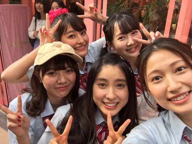 土屋太鳳、やっぱりスタイルいい～！かわいい制服ショット　『兄に愛されすぎて困ってます』“兄の日”制服女子会イベント（6枚目）