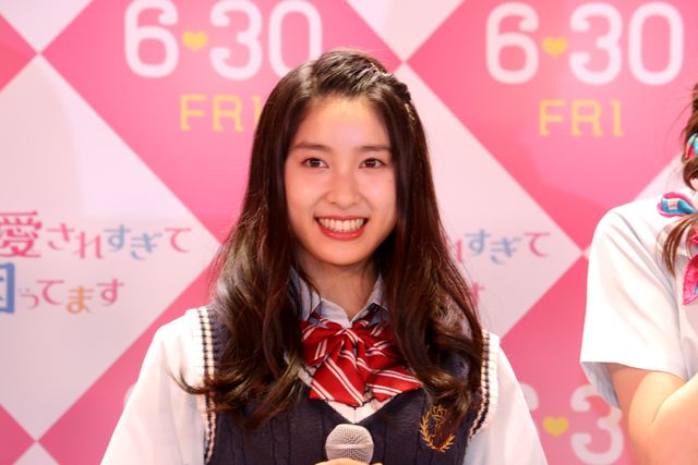 土屋太鳳、やっぱりスタイルいい～！かわいい制服ショット　『兄に愛されすぎて困ってます』“兄の日”制服女子会イベント（13枚目）