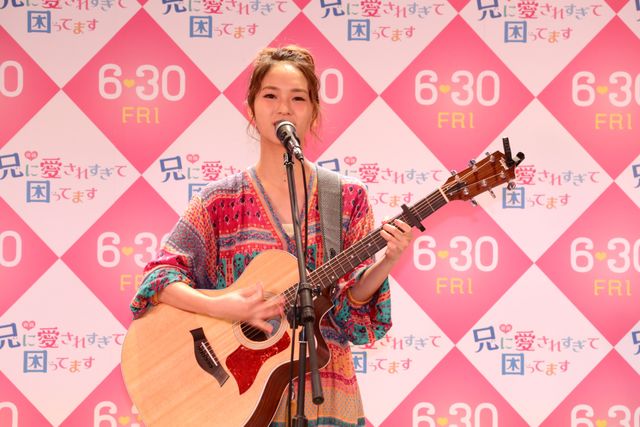 土屋太鳳、やっぱりスタイルいい～！かわいい制服ショット　『兄に愛されすぎて困ってます』“兄の日”制服女子会イベント（16枚目）