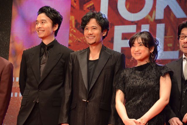 稲垣吾郎、黒いスーツでクールに決める！（4枚目）