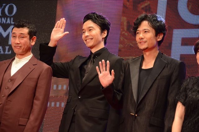 稲垣吾郎、黒いスーツでクールに決める！（7枚目）