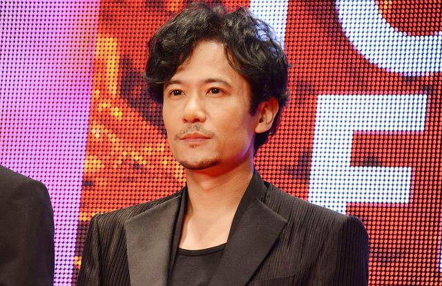 稲垣吾郎、黒いスーツでクールに決める！（9枚目）