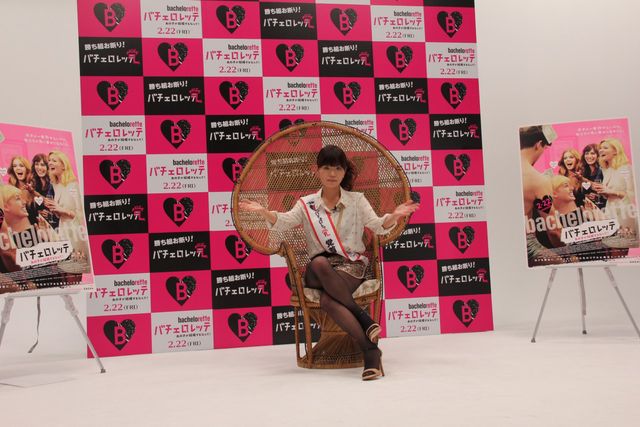 憎きウエディングドレスと格闘する大久保佳代子フォトギャラリー（5枚目）