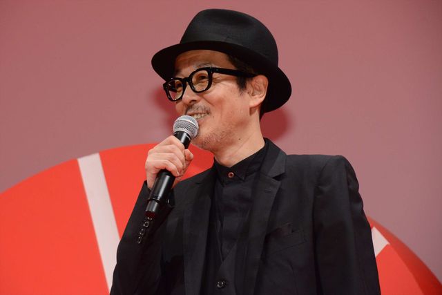 福山雅治＆吉田羊、映画『SCOOP！』資料で大物俳優の張り込みDVDを鑑賞　画像ギャラリー（3枚目）