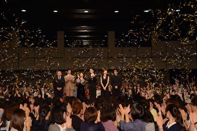 福山雅治＆吉田羊、映画『SCOOP！』資料で大物俳優の張り込みDVDを鑑賞　画像ギャラリー（15枚目）