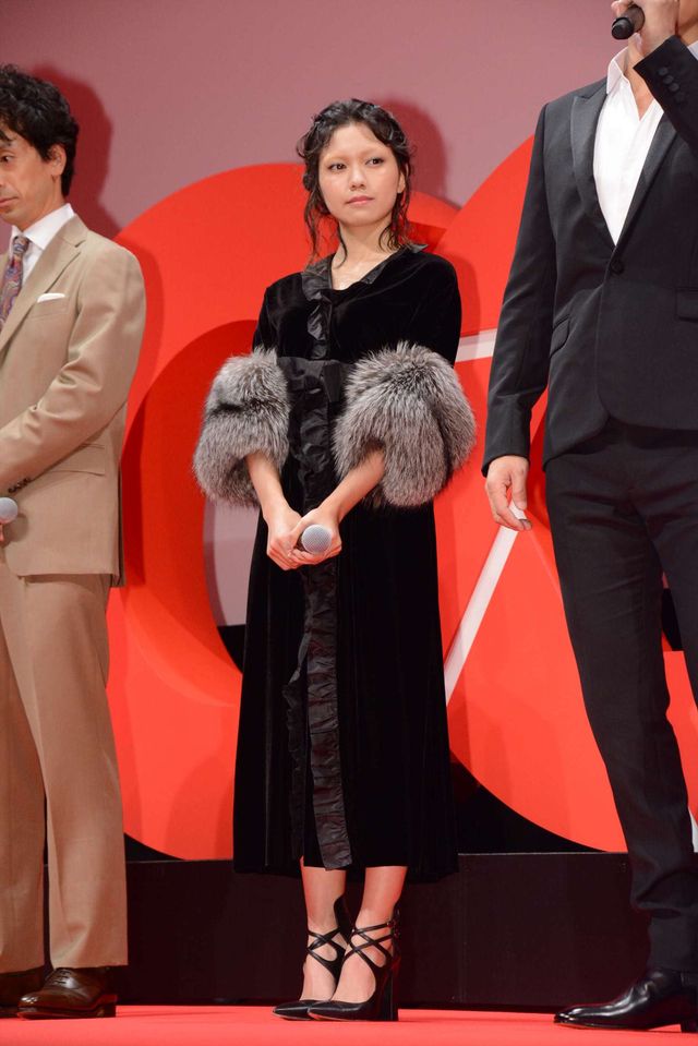 福山雅治＆吉田羊、映画『SCOOP！』資料で大物俳優の張り込みDVDを鑑賞　画像ギャラリー（20枚目）