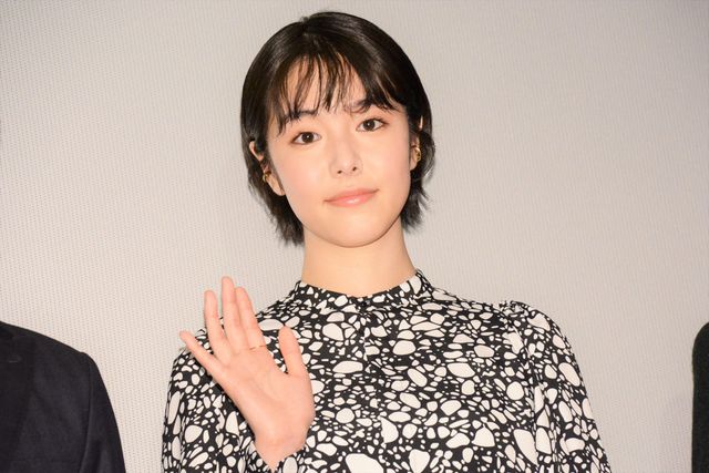 唐田えりか、涙…映画『の方へ、流れる』初日舞台あいさつ（3枚目）