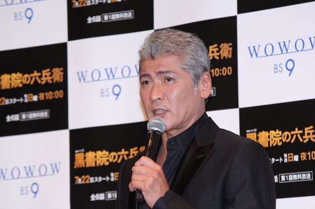 吉川晃司＆上地雄輔「連続ドラマW　黒書院の六兵衛」完成披露で仲良しトーク！：フォトギャラリー