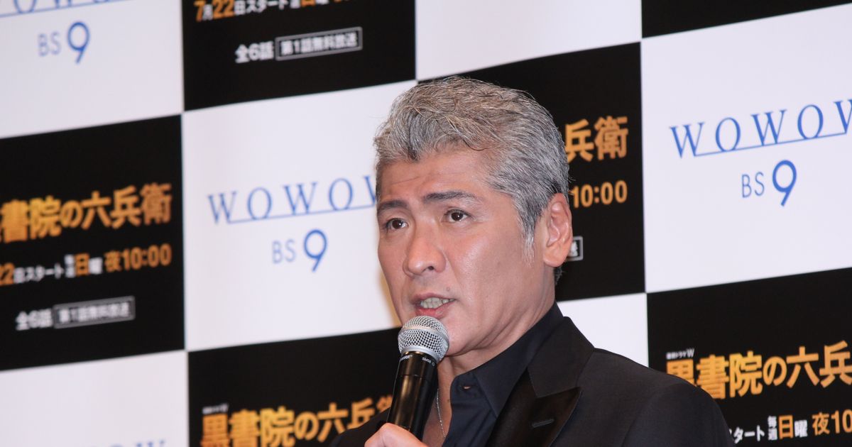 吉川晃司&上地雄輔「連続ドラマW 黒書院の六兵衛」完成披露で仲良しトーク!