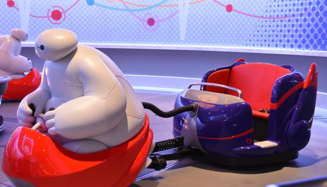 ベイマックスが入口でお出迎え！TDL「ベイマックスのハッピーライド」（10枚目）