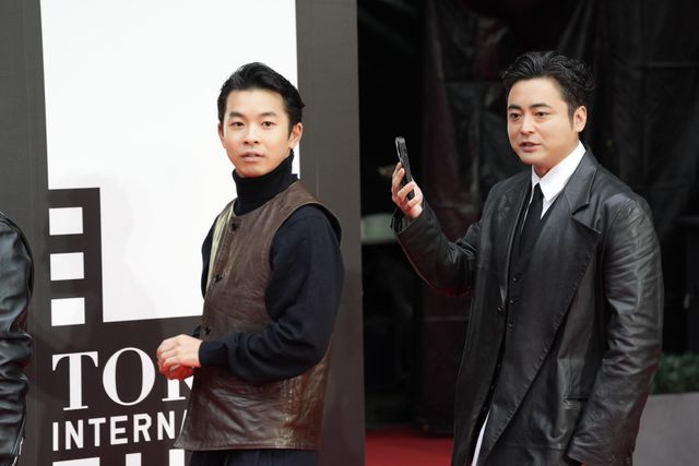 『十一人の賊軍』山田孝之＆仲野太賀ら"賊軍"がレッドカーペットに登場！：フォトギャラリー