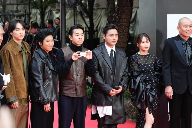 『十一人の賊軍』山田孝之＆仲野太賀ら"賊軍"がレッドカーペットに登場！（2枚目）