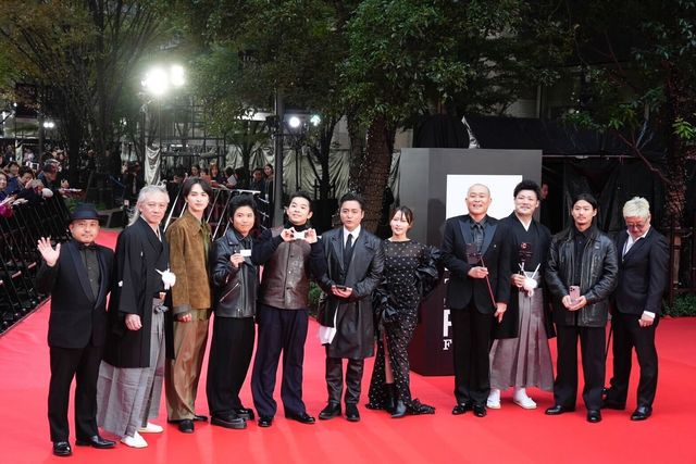 『十一人の賊軍』山田孝之＆仲野太賀ら"賊軍"がレッドカーペットに登場！（4枚目）