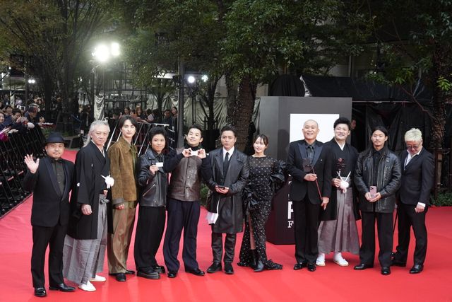 『十一人の賊軍』山田孝之＆仲野太賀ら"賊軍"がレッドカーペットに登場！（7枚目）