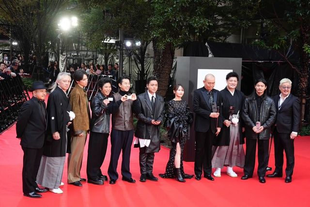 『十一人の賊軍』山田孝之＆仲野太賀ら"賊軍"がレッドカーペットに登場！（9枚目）