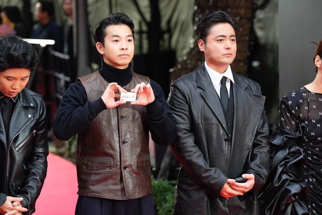 『十一人の賊軍』山田孝之＆仲野太賀ら"賊軍"がレッドカーペットに登場！（10枚目）