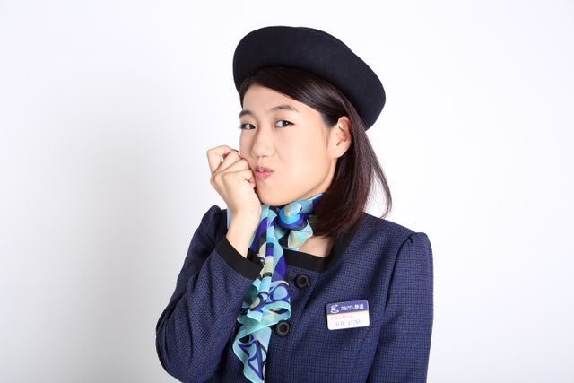 アテンダント姿で百面相！【横澤夏子インタビューカット集】：フォトギャラリー