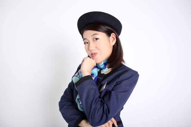 アテンダント姿で百面相！【横澤夏子インタビューカット集】（3枚目）