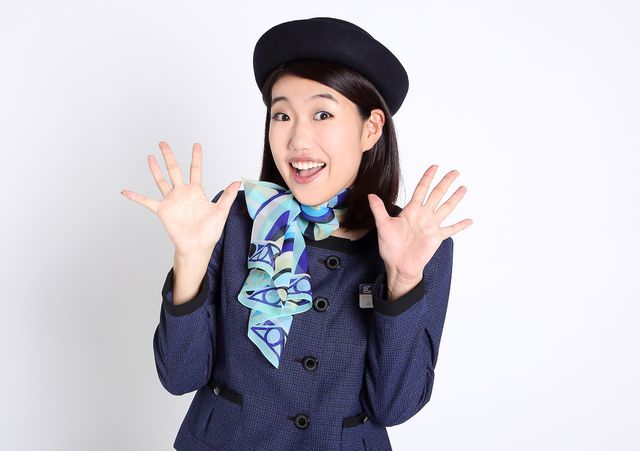 アテンダント姿で百面相！【横澤夏子インタビューカット集】（4枚目）