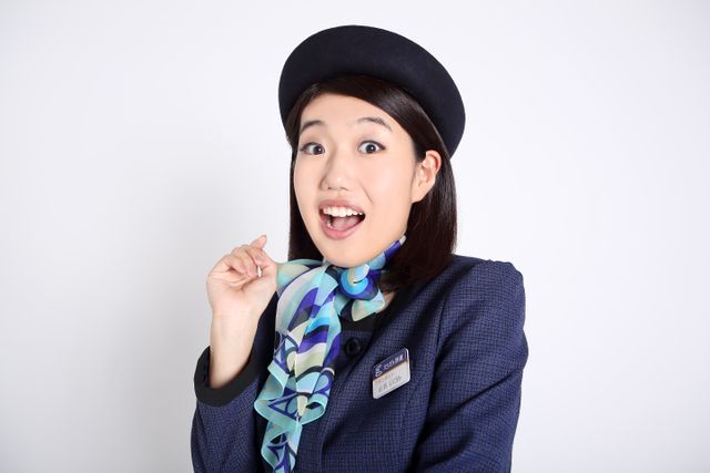 アテンダント姿で百面相！【横澤夏子インタビューカット集】（6枚目）