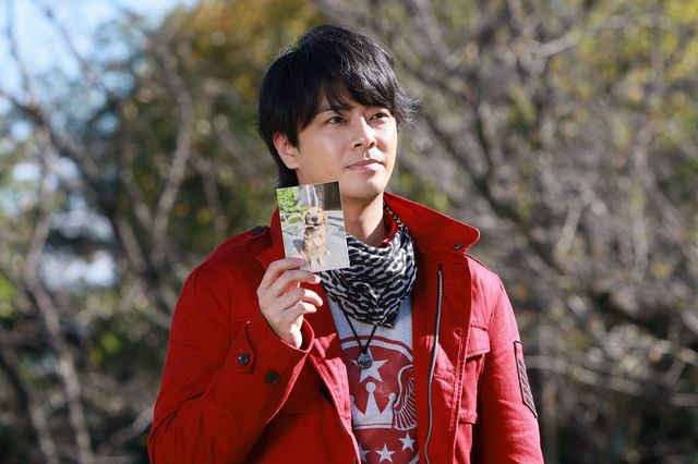 竜儀＆禽次郎、玄蕃が持つ“アレ”に驚く！Vシネ『ゴジュウジャーVSブンブンジャー』新場面写真（5枚目）