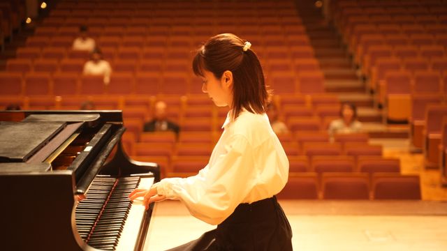 切なすぎる…堀田真由＆萩原利久「たとえあなたを忘れても」初回場面写真（5枚目）