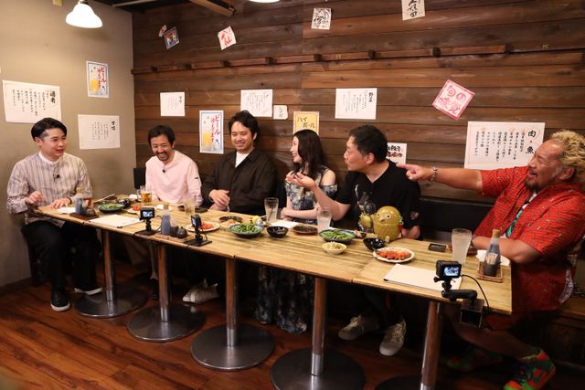 『キングダム』飛信隊と美女が酒場に集合！三浦貴大×村川絵梨×濱津隆之×田中美央×真壁刀義、飲み会の様子：フォトギャラリー