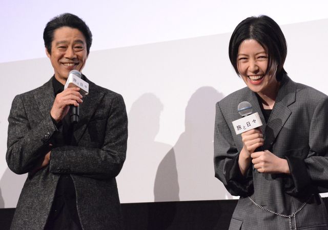 堤真一、シム・ウンギョン