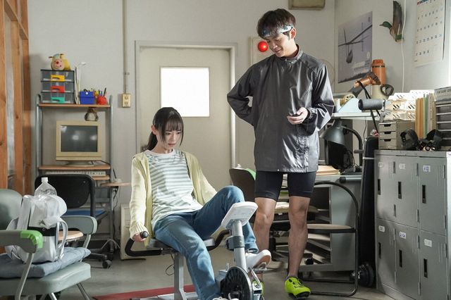 悩む鶴田（足立英）は由良（吉谷彩子）に相談…「舞いあがれ！」第21回の場面写真（3枚目）