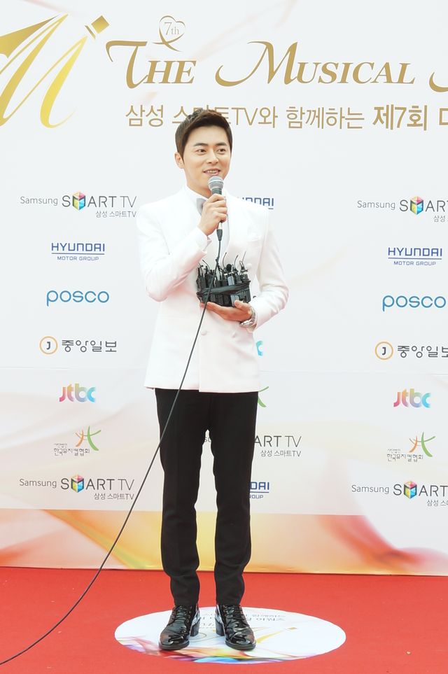 SUPER JUNIORキュヒョン、少女時代ジェシカ、人気スター賞を受賞！＜韓国JPICTURES＞（9枚目）