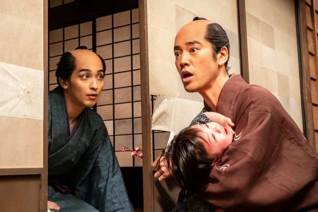 歌麿（染谷将太）の肩を抱く蔦重（横浜流星）…大河ドラマ「べらぼう～蔦重栄華乃夢噺～」第20回（3枚目）