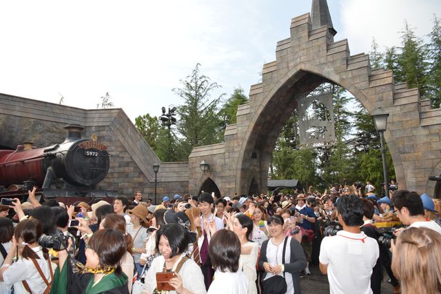 マルフォイ＆ルーナも来日！USJ「ハリポタ」オープン記念式典ギャラリー（28枚目）