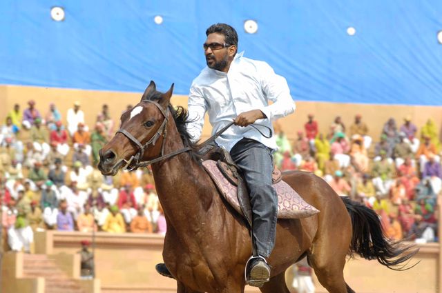 主役じゃなくて監督です！バーフバリの原点『マガディーラ』メイキングカット（2枚目）