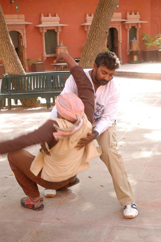 主役じゃなくて監督です！バーフバリの原点『マガディーラ』メイキングカット（7枚目）