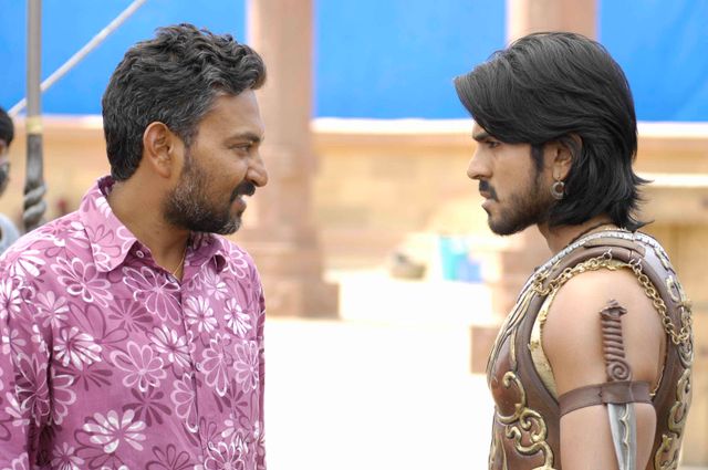 主役じゃなくて監督です！バーフバリの原点『マガディーラ』メイキングカット（9枚目）