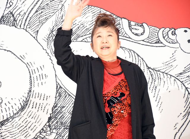 『ONE PIECE』ルフィ役・田中真弓が68歳に！麦わら帽子イメージの花束で祝福（2枚目）