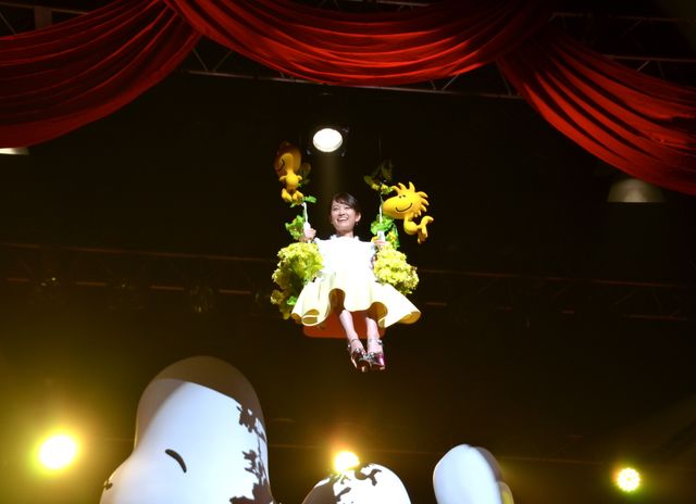 大好きなスヌーピーに笑顔のあっちゃん！フォトギャラリー：フォトギャラリー