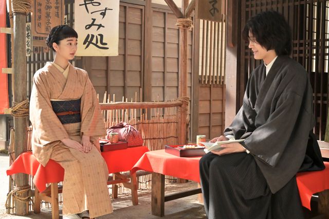 【画像9枚】朝ドラ「風、薫る」直美（上坂樹里）と小川（甲斐翔真）が中庭で…第69回場面写真（5枚目）