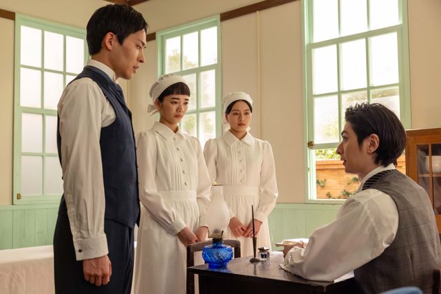【画像9枚】朝ドラ「風、薫る」直美（上坂樹里）と小川（甲斐翔真）が中庭で…第69回場面写真（8枚目）