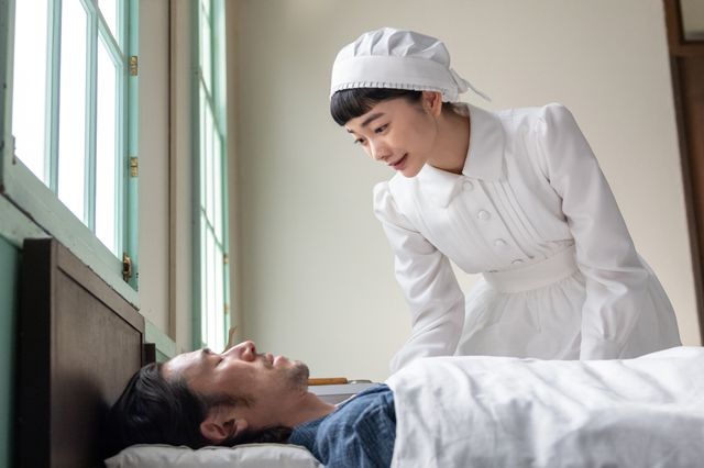 【画像9枚】朝ドラ「風、薫る」直美（上坂樹里）と小川（甲斐翔真）が中庭で…第69回場面写真（9枚目）